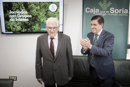 Juan Manuel Ruíz Liso posa visiblemente conmovido