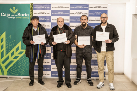 Premiados posan para la foto