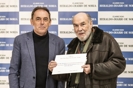 Premiado posa para la foto