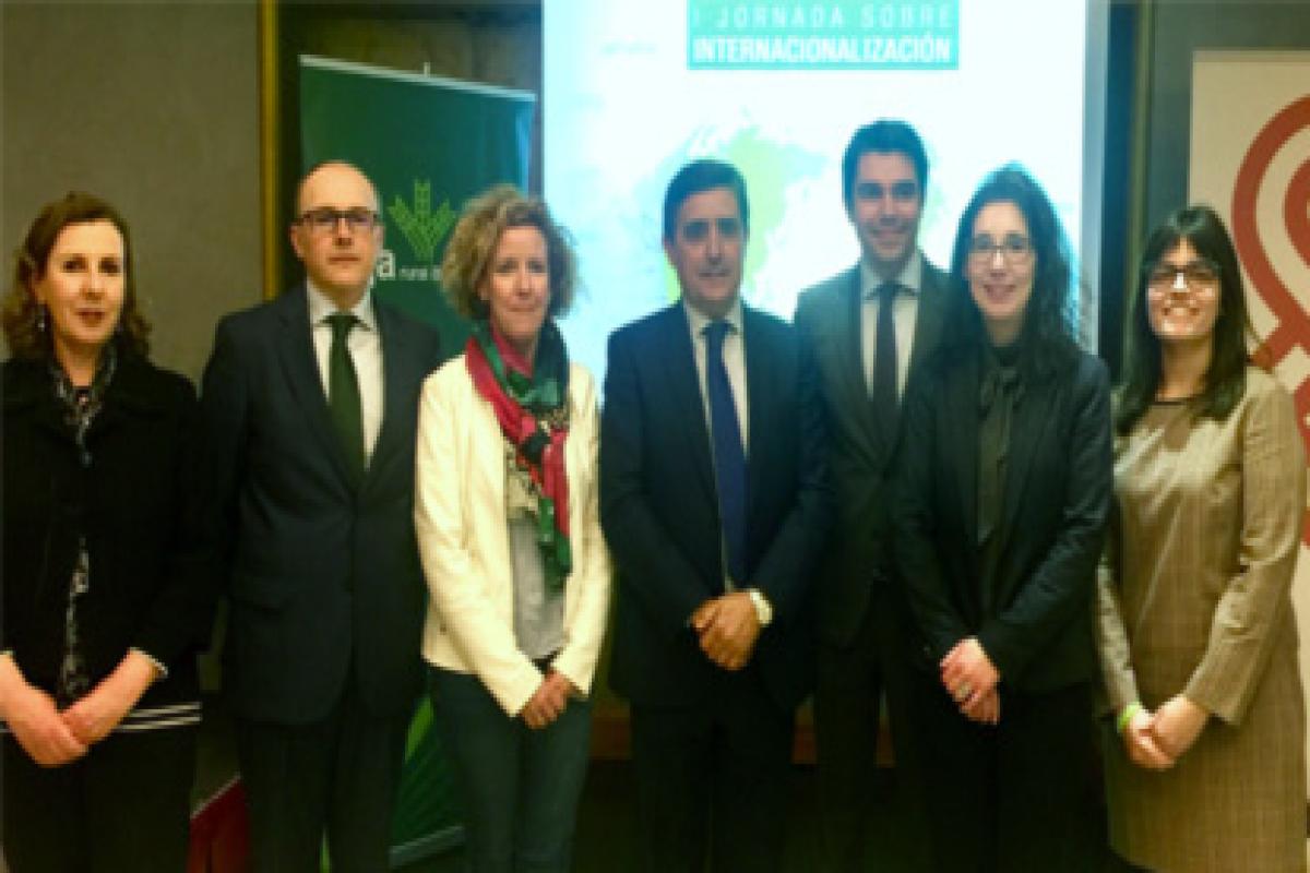 Representante asistiendo a las jornadas de comercio exterior y electrónico