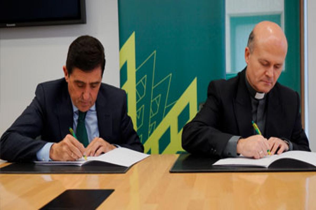 Representantes de ambas entidades durante la firma del convenio de colaboración