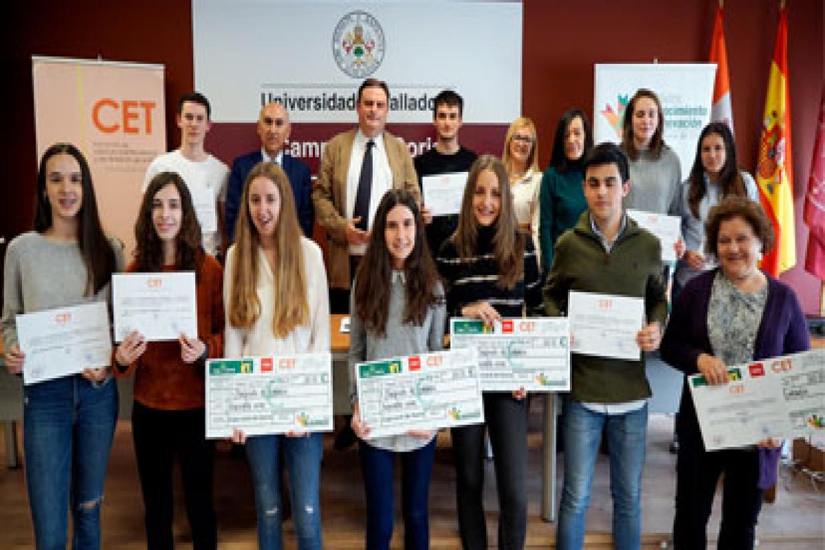 Premiados en la olimpiada de economía 2019