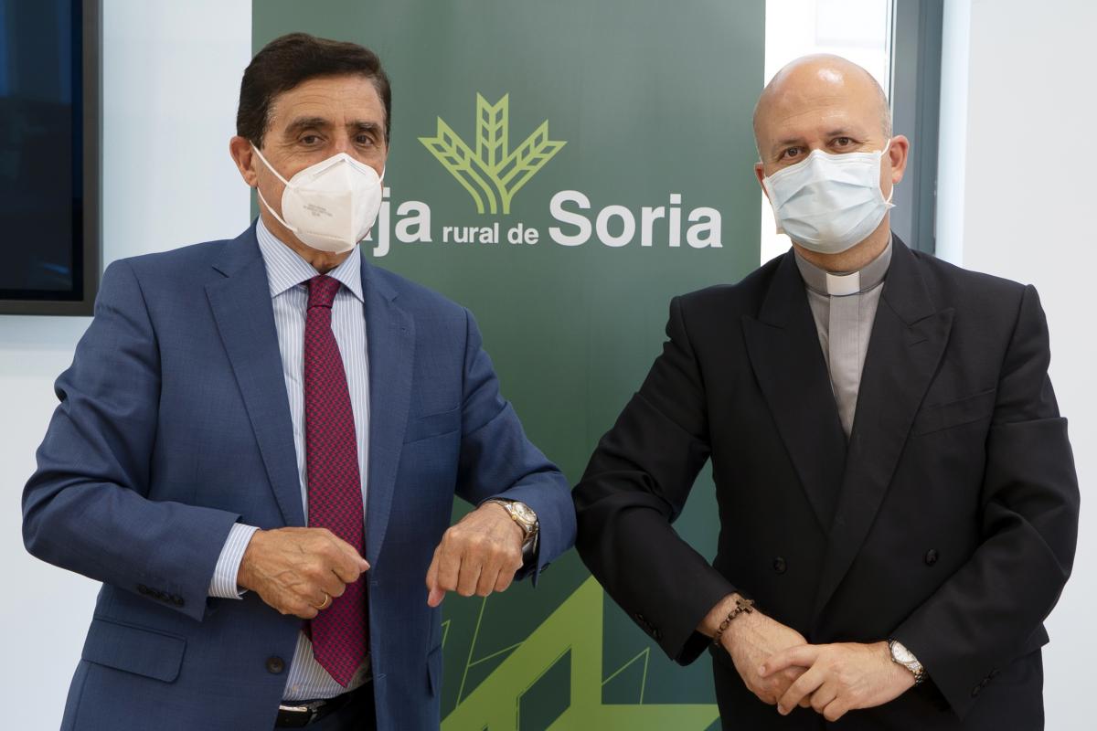 Convenio de colaboración entre Caja Rural de Soria y Caritas Diocesana de Osma Soria para impulsar "Granito de Tela"