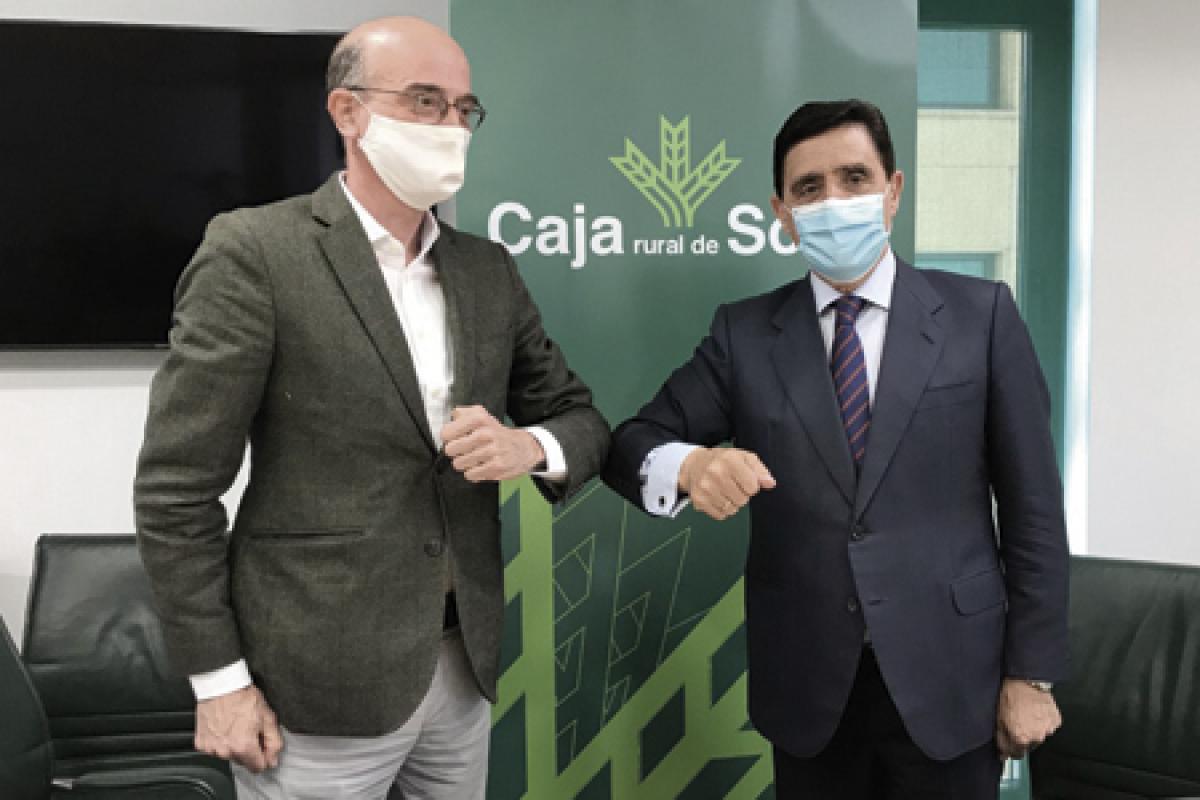 Enrique Martínez Pomar Director de Arraigo y D. Carlos Martínez Izquierdo Presidente de Caja Rural de Soria