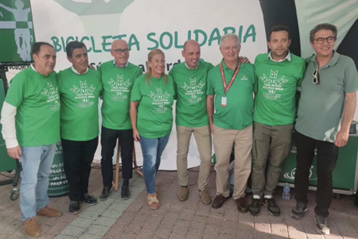 Carlos Martínez Izquierdo y domingo Barca posan con otros directores y presidentes de la Junta de castilla y León y de Diputación