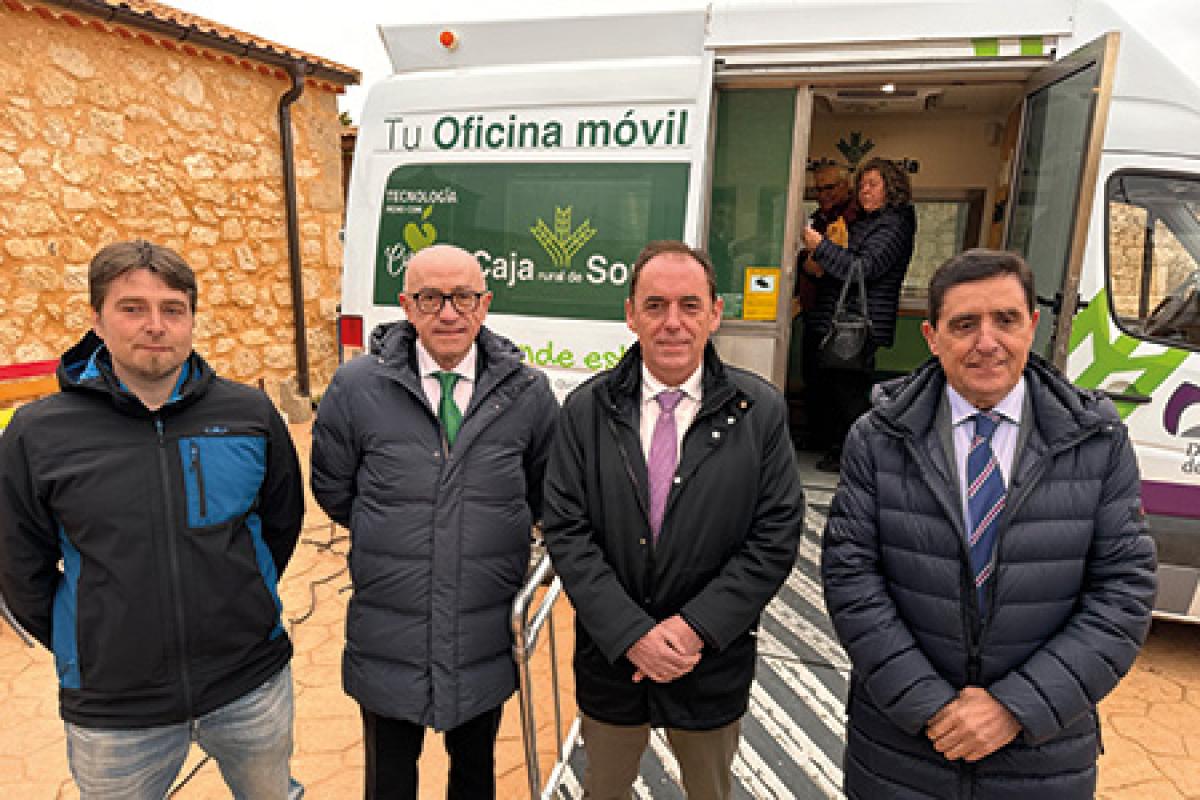 presidente de Caja Rural de Soria, Carlos Martínez,  Domingo Barca Águeda, Director General de Caja Rural de Soria y Benito Serrano, presidente de la Diputación Provincial de Soria,