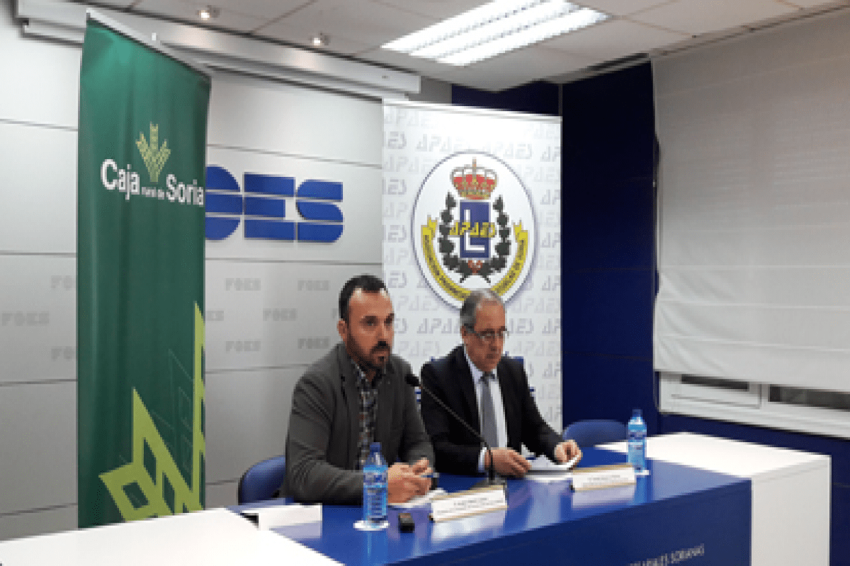 Firma convenio colaboración Caja Rural de Soria y Asociacion provincial de autoescuelas de Soria