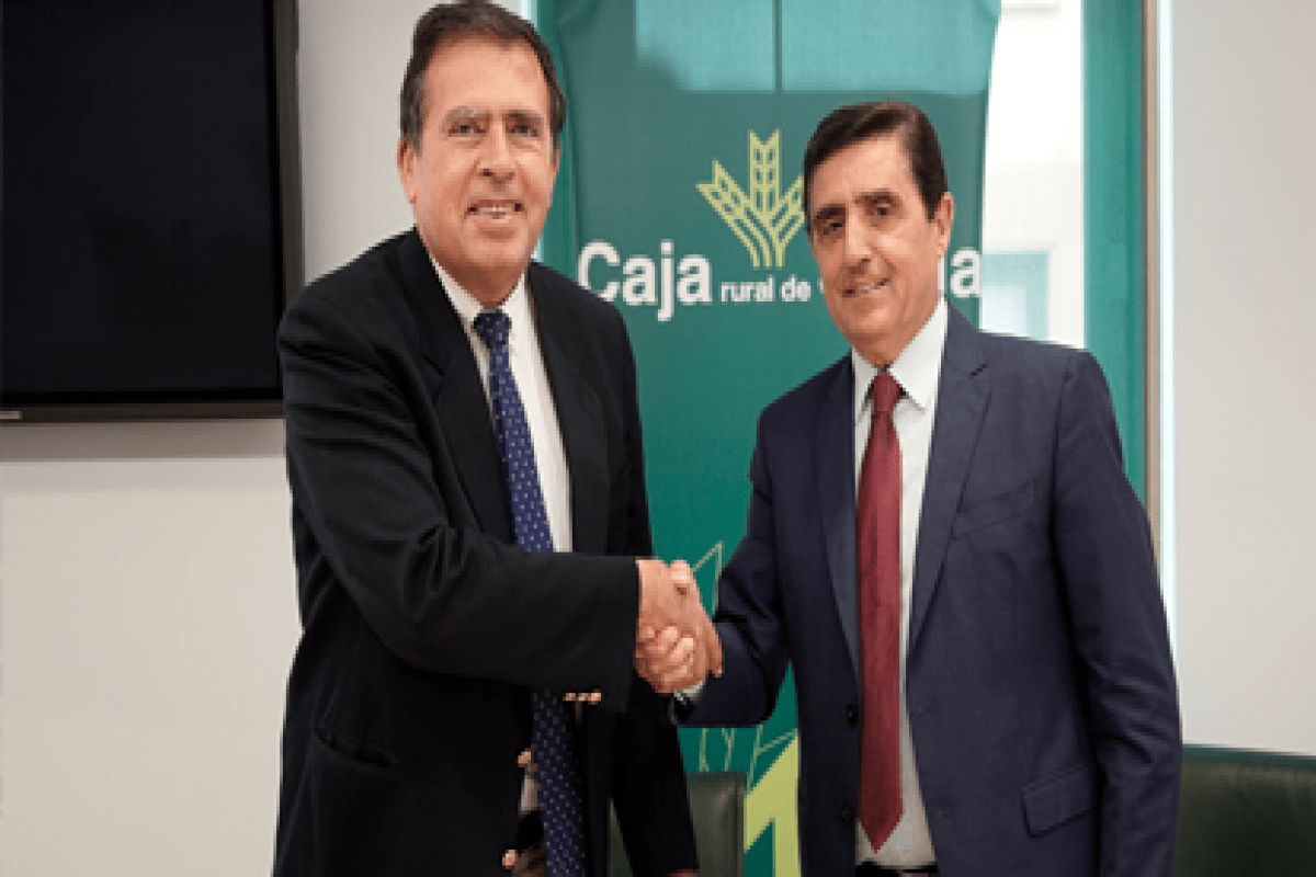 Firma de convenio entre Caja Rural de Soria y la Dirección Provincial de Educación