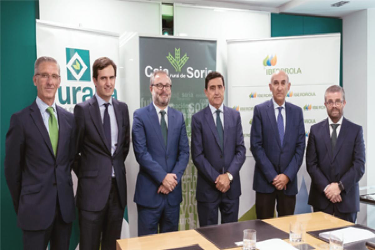 Representantes de las entidades Acuerdo para promover fuerzas entre Iberdrola y Caja Rural de Soria en el parque eólico de Buniel