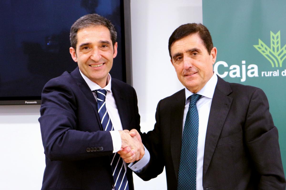 Presidentes de ambas entidades, Caja Rural de Soria y C.D Calasanz Acuerdo de colaboración entre ambas entidades, Caja Rural de Soria y C.D. Calasanz