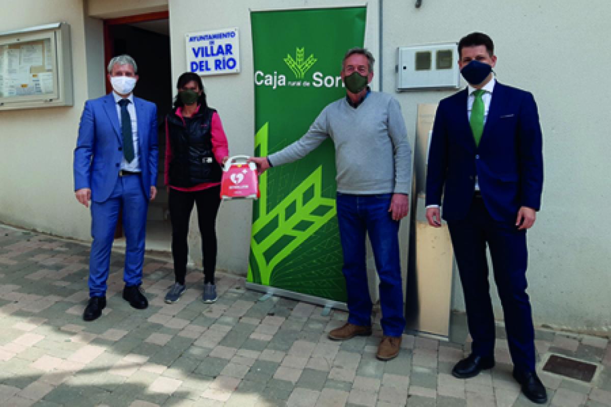 Caja Rural de Soria entrega de desfibrilador en Villar del Río, Soria.