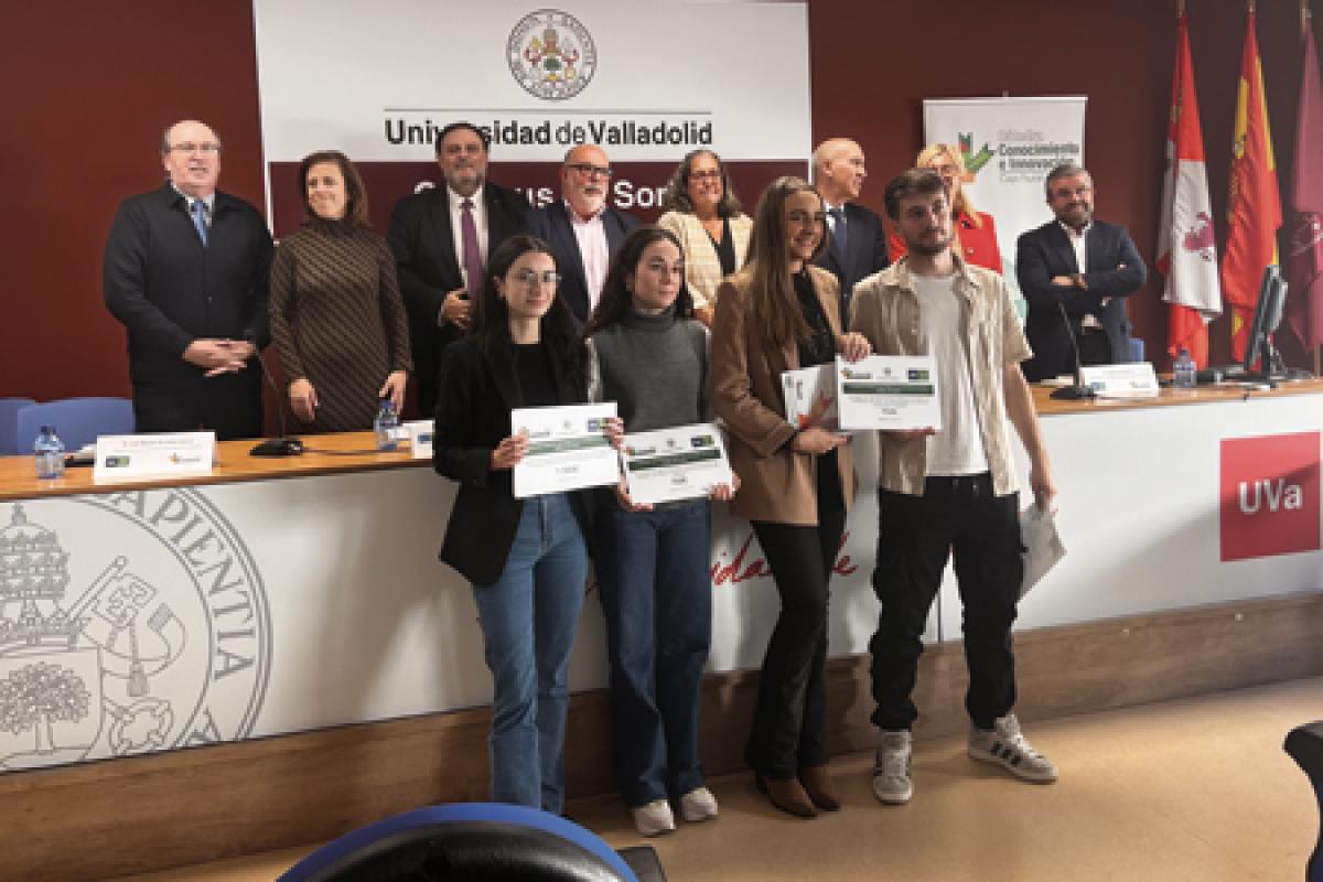 Posan los ganadores del TFG entrega anual de los Premios a los mejores Trabajos de Fin de Grado del Campus Duques de Soria