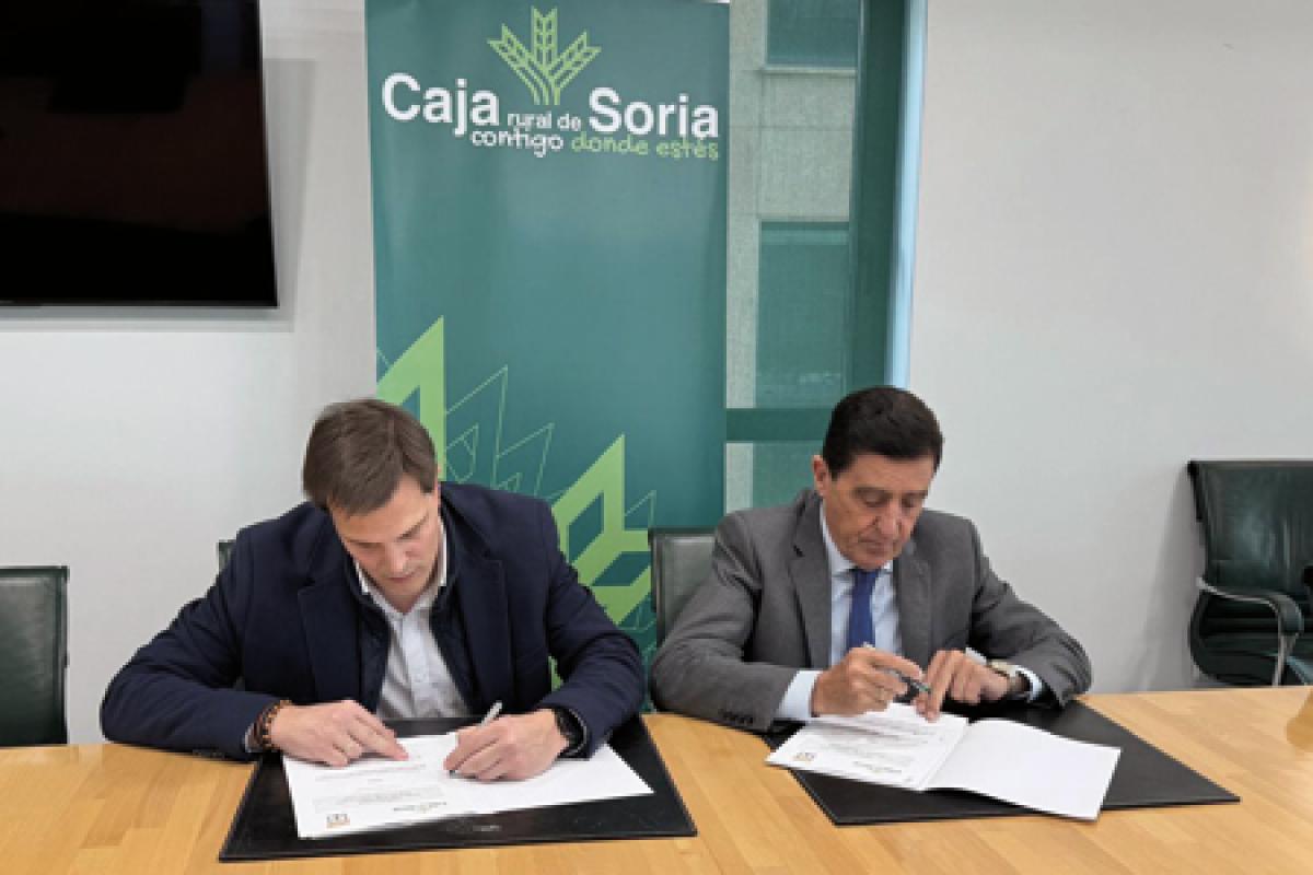RENOVACIÓN DEL CONVENIO DE COLABORACIÓN FARMACEÚTICOS Carlos Martínez, Presidente de Caja Rural y Javier Alonso, Presidente del Colegio de Farmacéuticos de Soria, firman el convenio